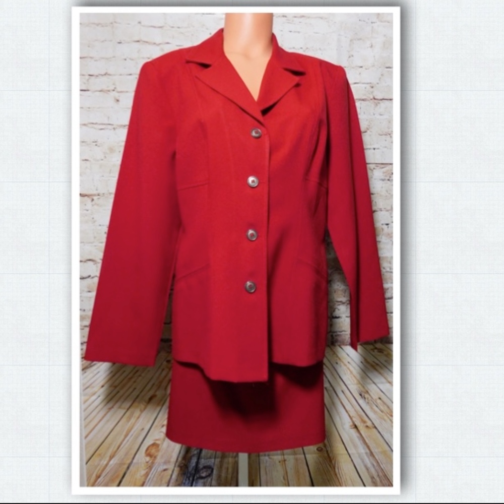 Brioche California Women's Suit Top & Skirt Set